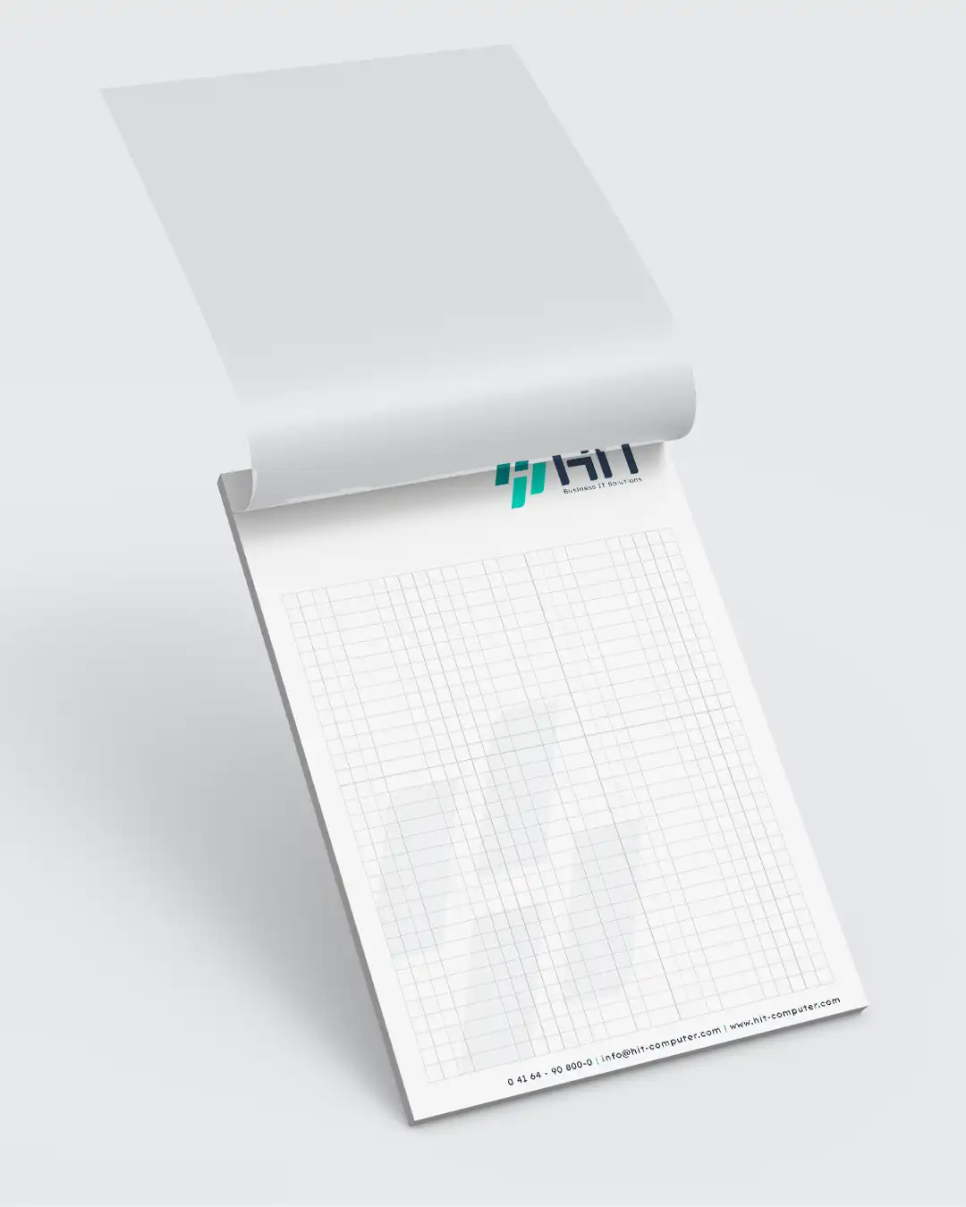 Mockup eines gebrandeten Notizblocks im neuen Corporate Design der HIT Computer GmbH & Co. KG aus Harsefeld mit modernem Logo und klarer Geschäftsausstattung.