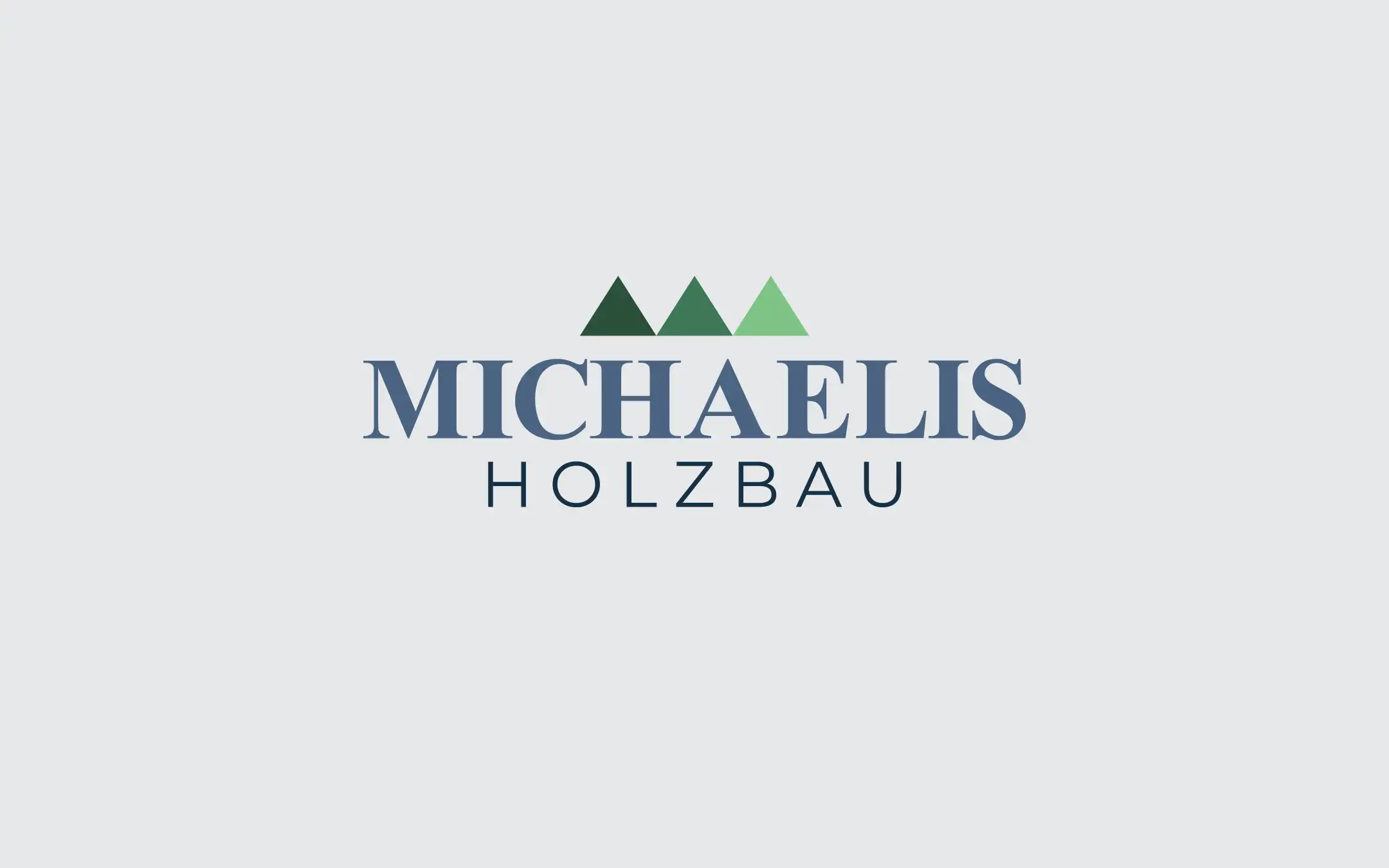 Neues Logo von Michaelis Holzbau mit stilisierten Baumformen und modernisierter Wortmarke im Rahmen des Corporate-Design-Relaunchs.
