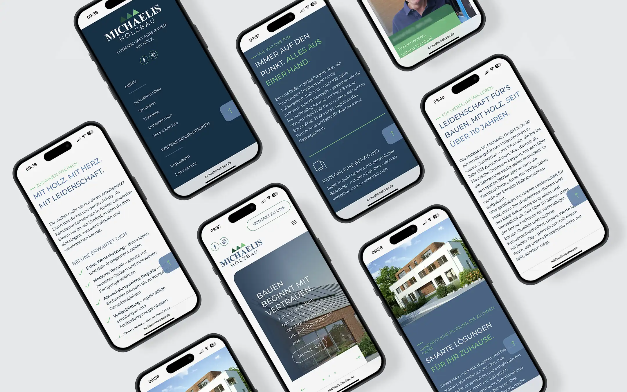 Übersicht mehrerer mobiler Website-Screens von Michaelis Holzbau mit Menü, Leistungen, Karriereseite und Startseite im neuen Webdesign.